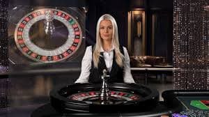 bossm9 APP Slots Baccarat Sportsbook Esports MMK ဖြင့် Smartphone တွင် ကစားနေသောမြင်ကွင်း